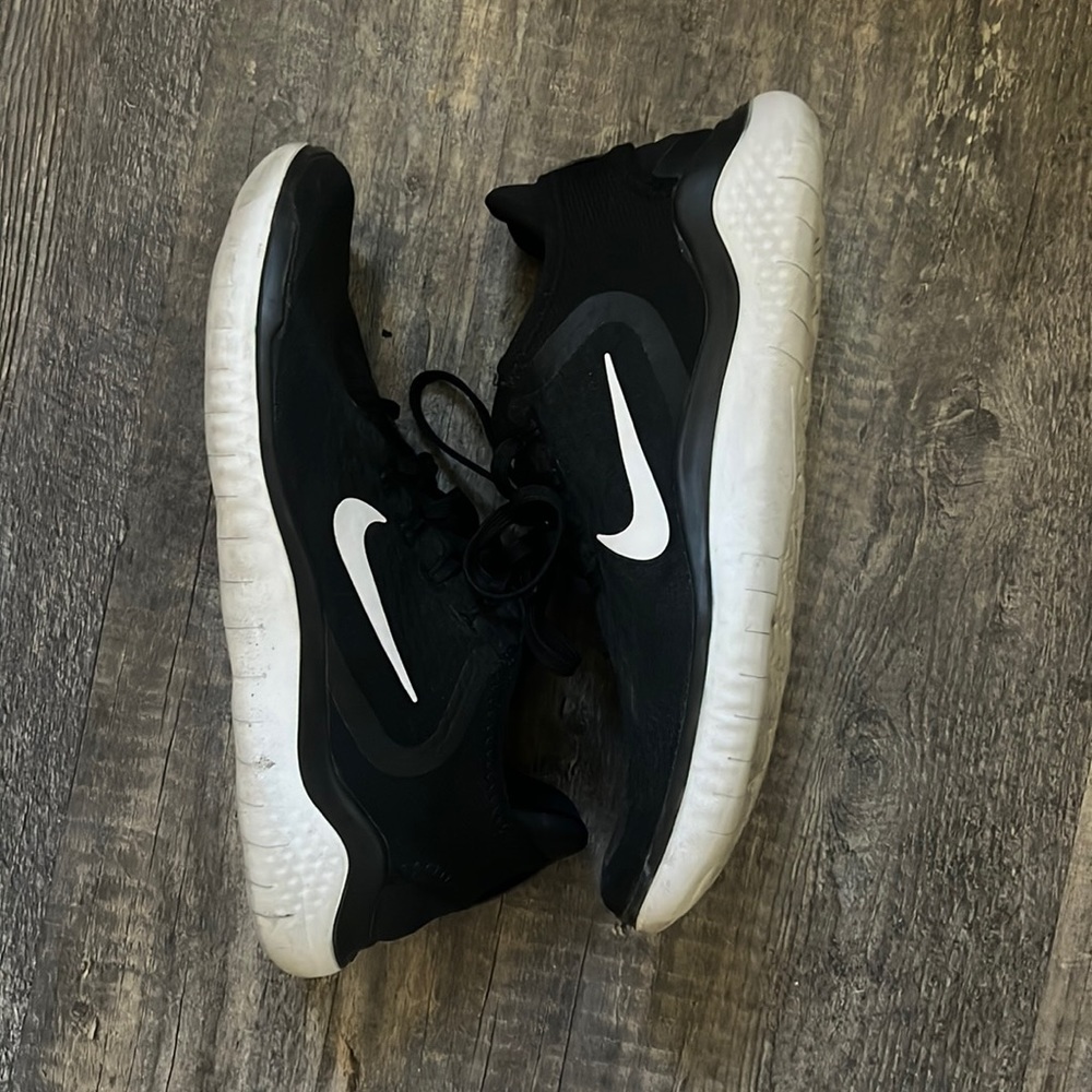 Black Nike Free Runs